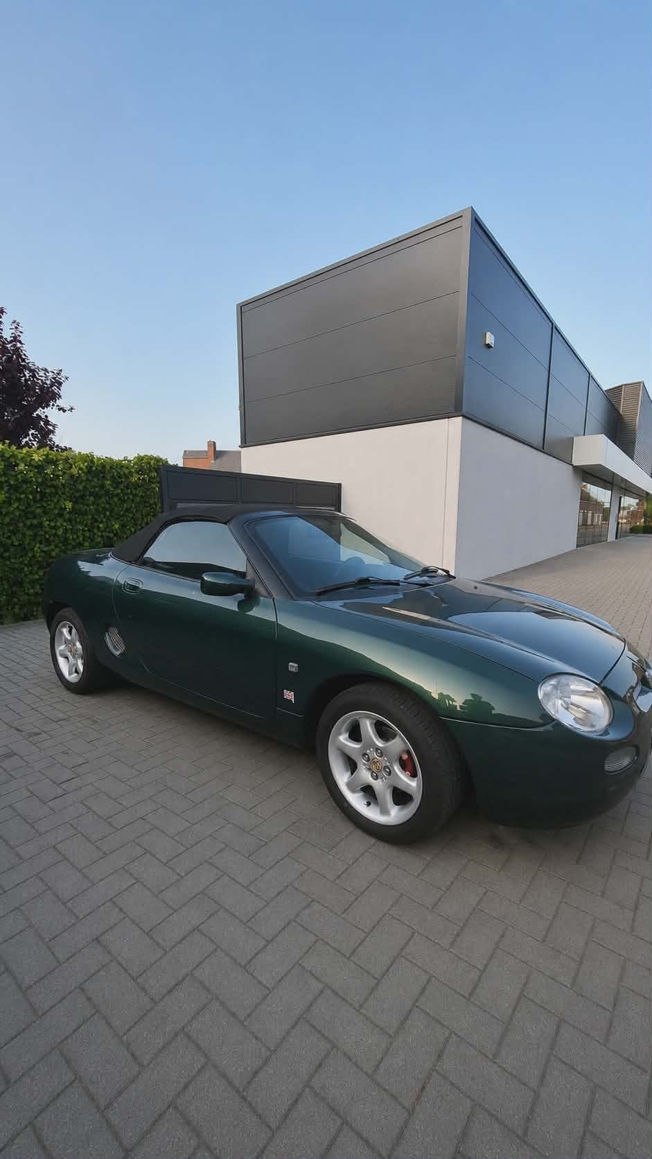 MG mgf 1999, Achterwielaandrijving, Zwart, 4 cilinders, Cabriolet