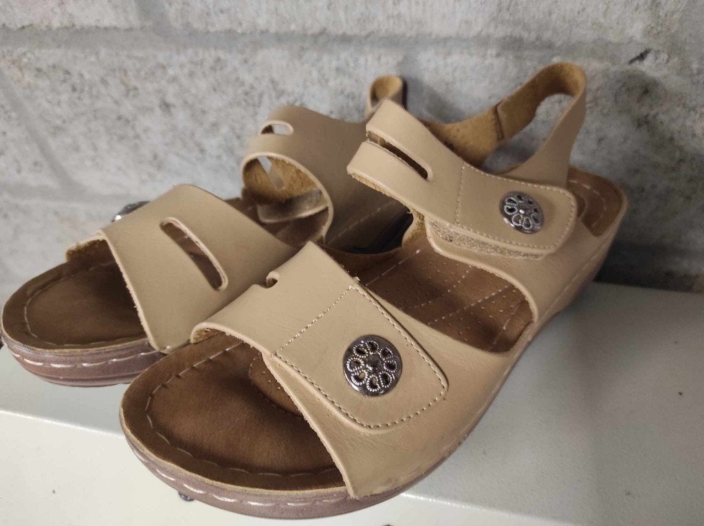 sandalen maat 39 zgan, Bruin, Zo goed als nieuw, Sandalen of Muiltjes, Ophalen of Verzenden