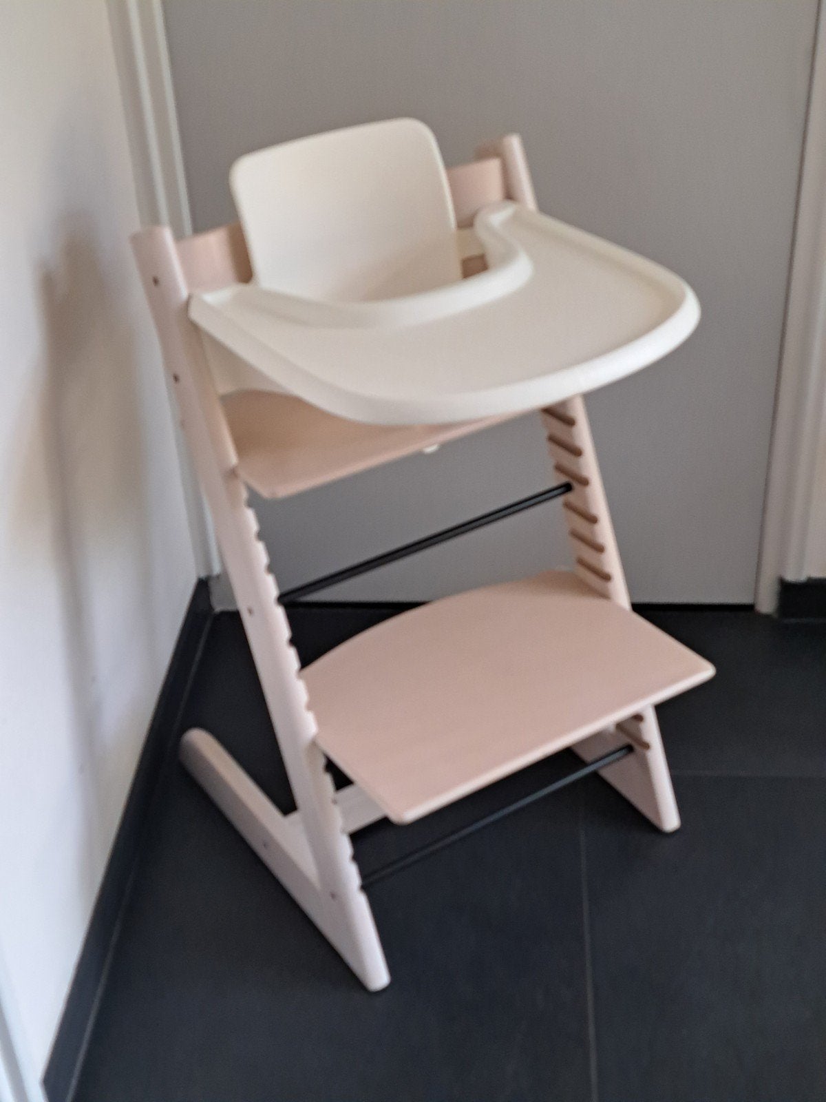 Stokke Tripp Trapp originele babyset en tafelblad in wit, Kinderen en Baby's, Ophalen, Zo goed als nieuw, Afneembaar eetblad