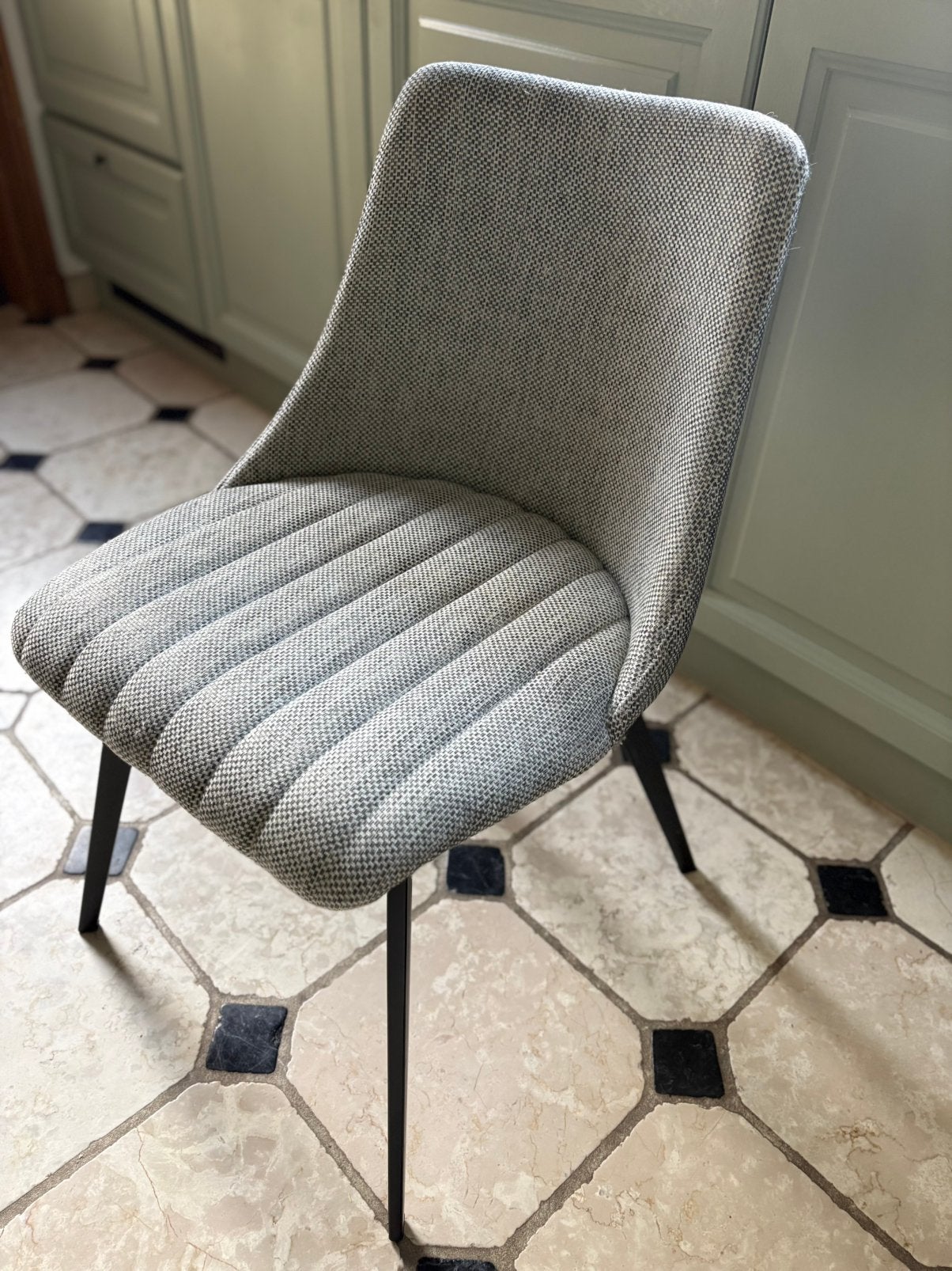 6 grijze stoffen stoelen (juntoo) te koop, Ophalen, Gebruikt, Vijf, Zes of meer stoelen, Stof