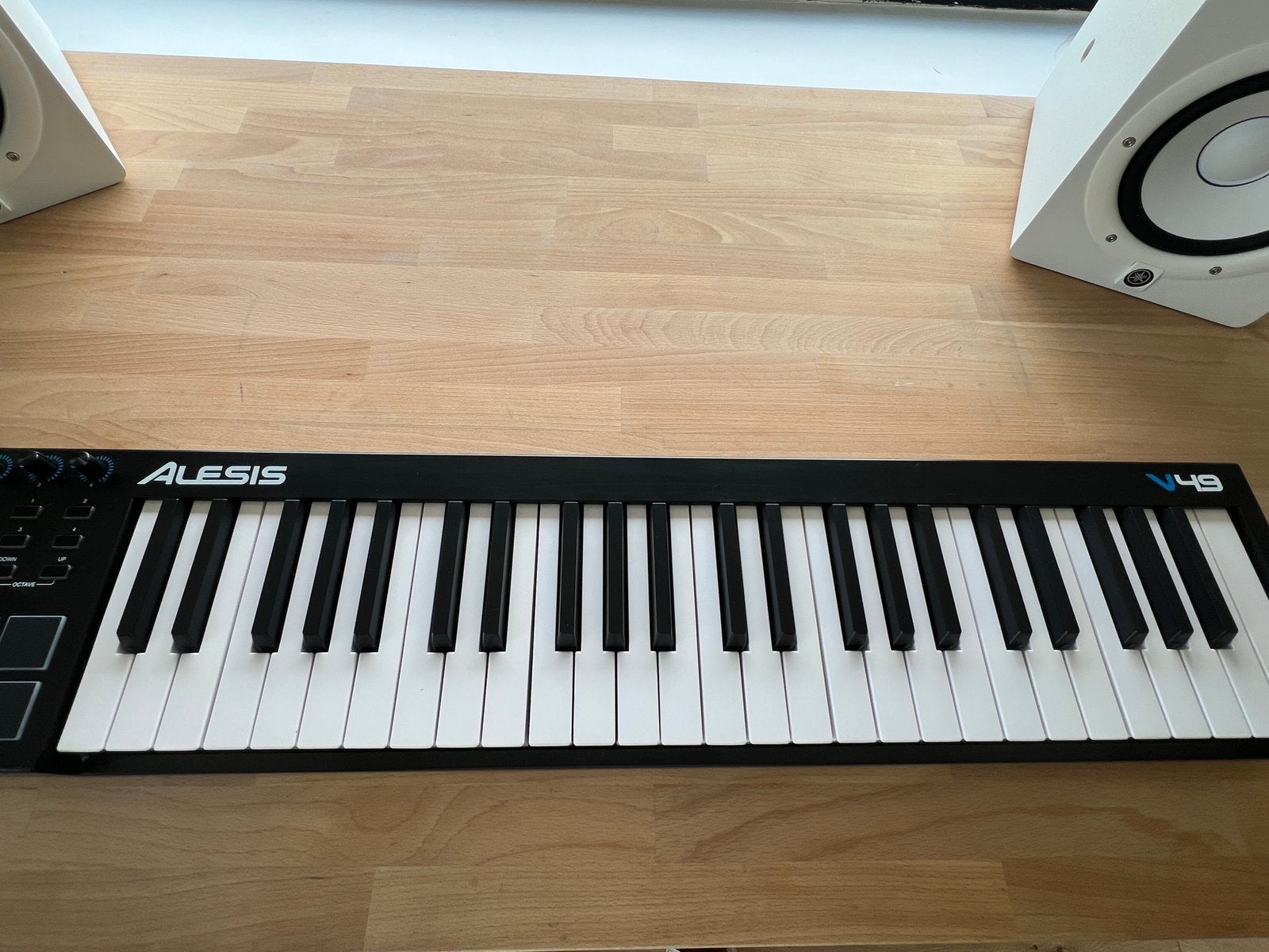 Alesis v49, Enlèvement, Comme neuf