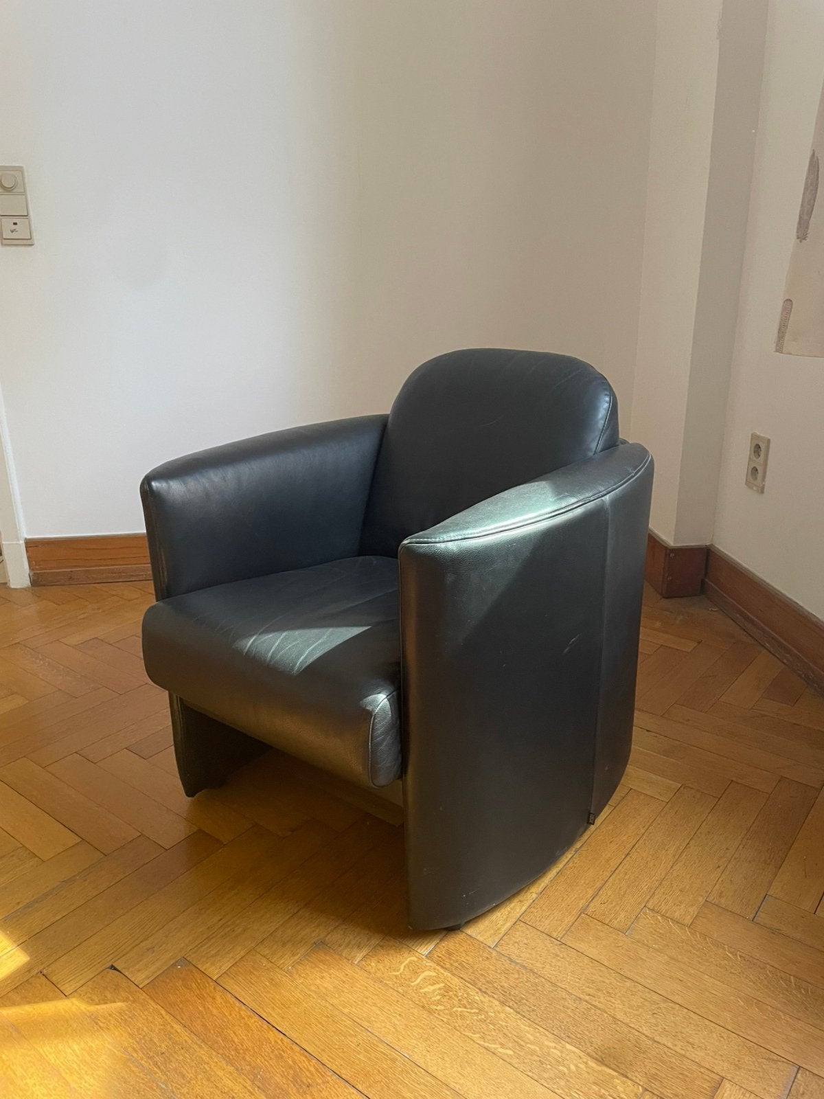 Fauteuil design JORI — cuir noir — design belge, Enlèvement, Comme neuf