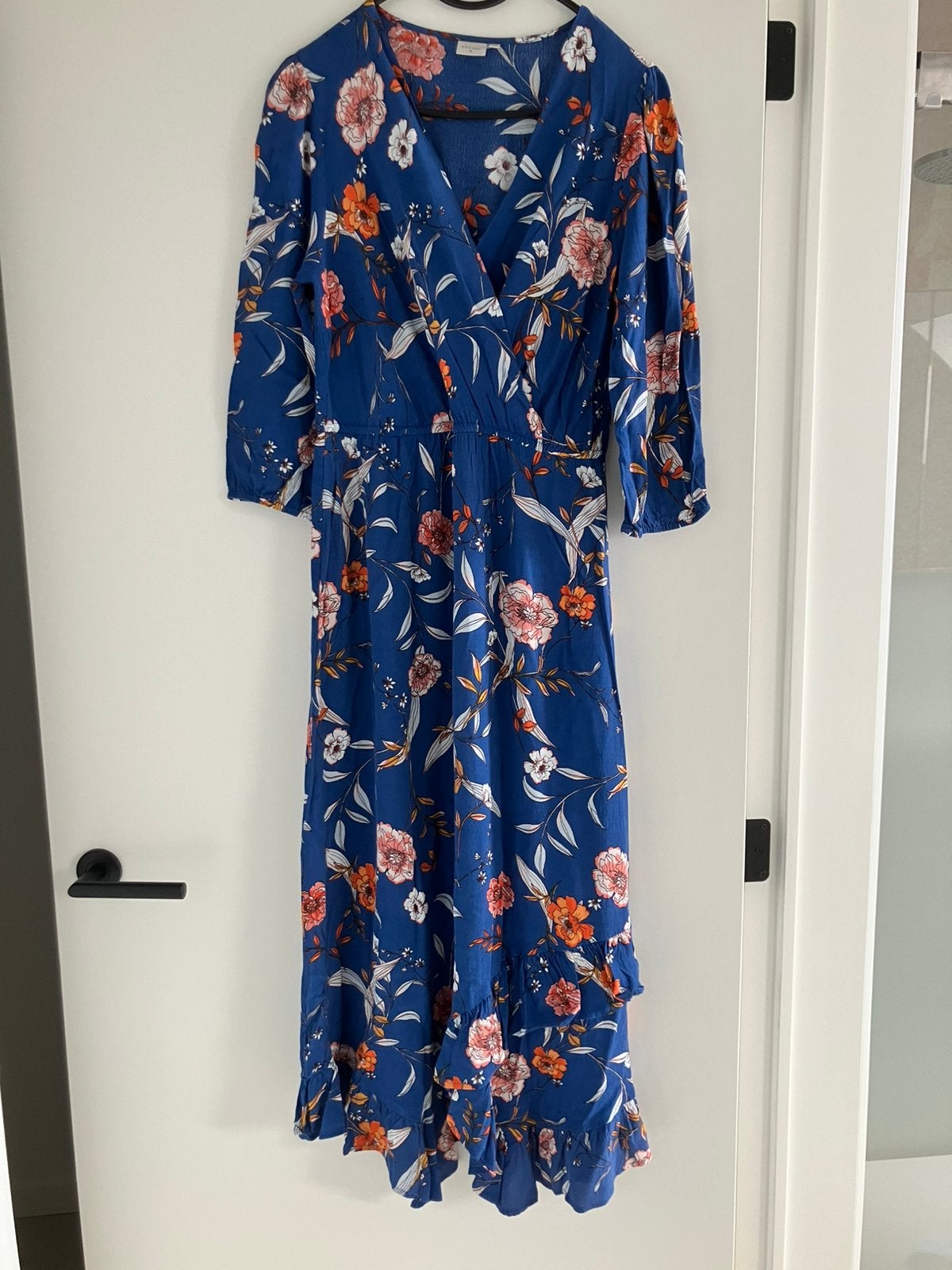 Mooi kleedje 38 van cream, Blauw, Zo goed als nieuw, Onder de knie, Ophalen