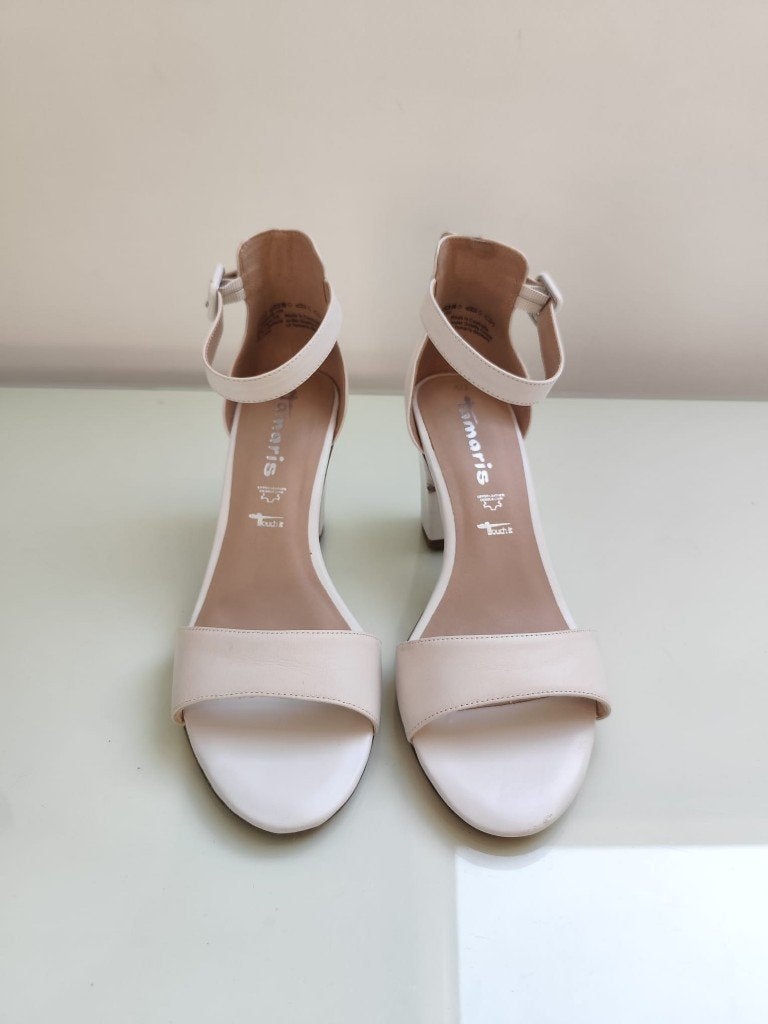 Escarpins Tamaris blancs, Vêtements | Femmes, Chaussures, Tamaris, Escarpins, Enlèvement, Porté