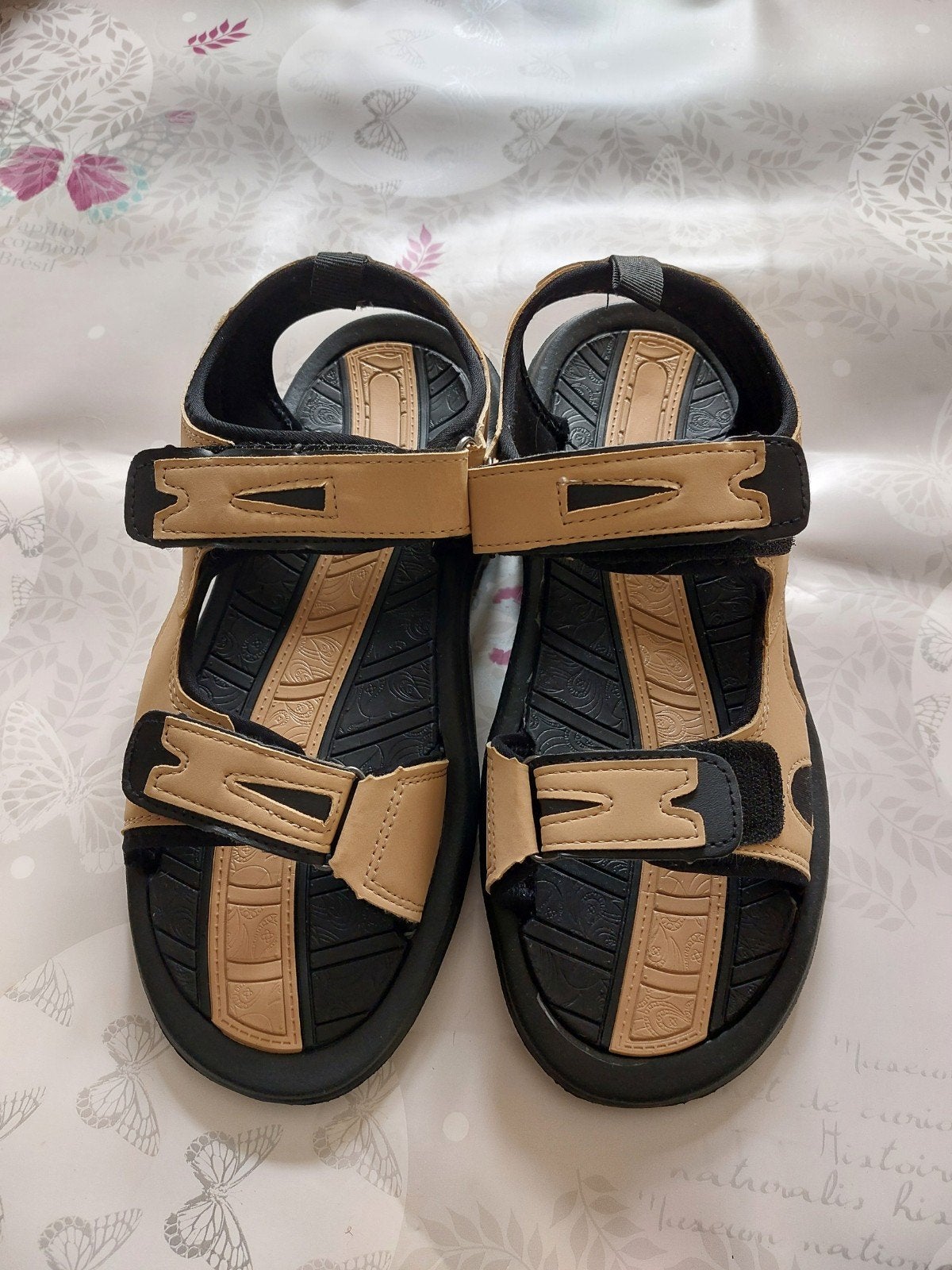 Sandalen - Maat 43 - nooit gedragen, Kleding | Heren, Schoenen, Ophalen of Verzenden, Sandalen