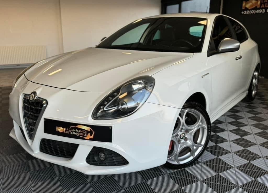 Alfa Roméo Giulietta 1.7Tbi Quadrifoglio CT OK Garant12 mois, Electronic Stability Program (ESP), Euro 5, Achat, https://public.car-pass.be/vhr/7926324a-0a85-4067-a27c-ae04b6d514f0?lang=fr