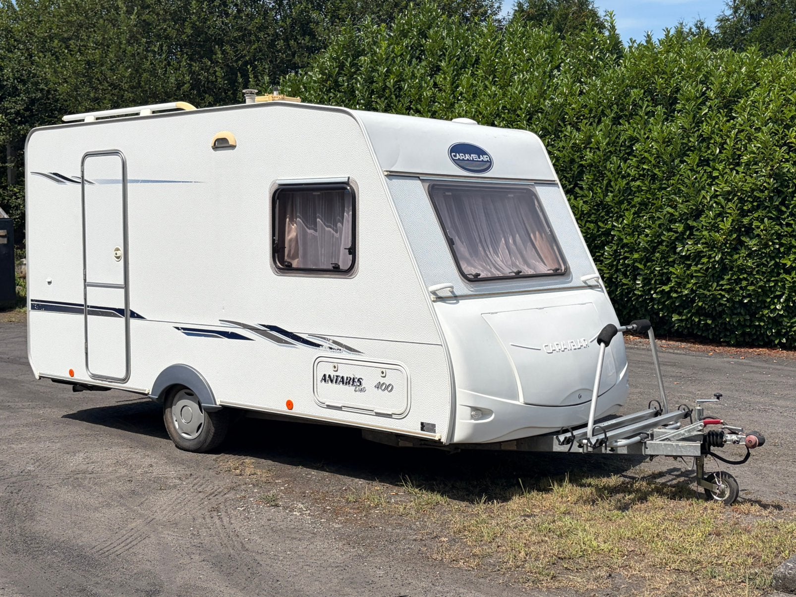 Caravelair Antares Luxe 400 + Voortent - Vastbed - 2006, Caravans en Kamperen, Caravans, Particulier, Douche, Caravelair