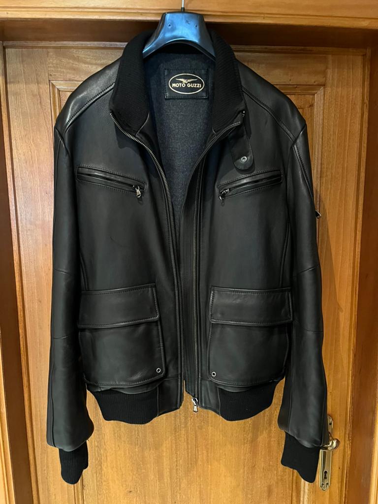Te koop nieuwe zwarte lederen vest van mottoguzzi, Motoren, Kleding | Motorkleding, Jas | leer, Heren, Nieuw zonder kaartje, Ophalen