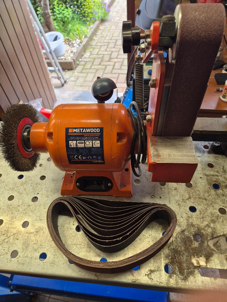 Meuleuse combinée avec brosse et bande abrasive, Bricolage & Construction, Outillage | Meuleuses, Enlèvement ou Envoi, Comme neuf