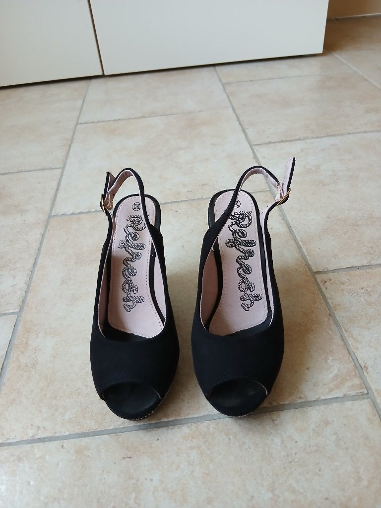 Sandales marque REFRESH, Kleding | Dames, Pumps, Zwart, Ophalen of Verzenden, Zo goed als nieuw