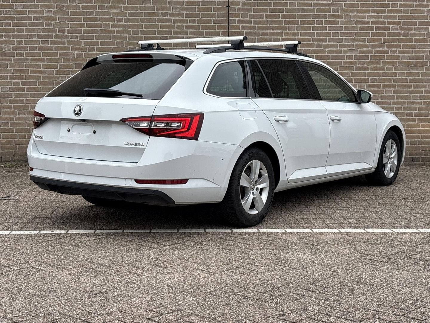 Skoda Superb 2.0 TDI Ambition Business | € 9.850,- NETTO! |, Autos, Skoda, Achat, Entreprise, Boîte manuelle, Noir