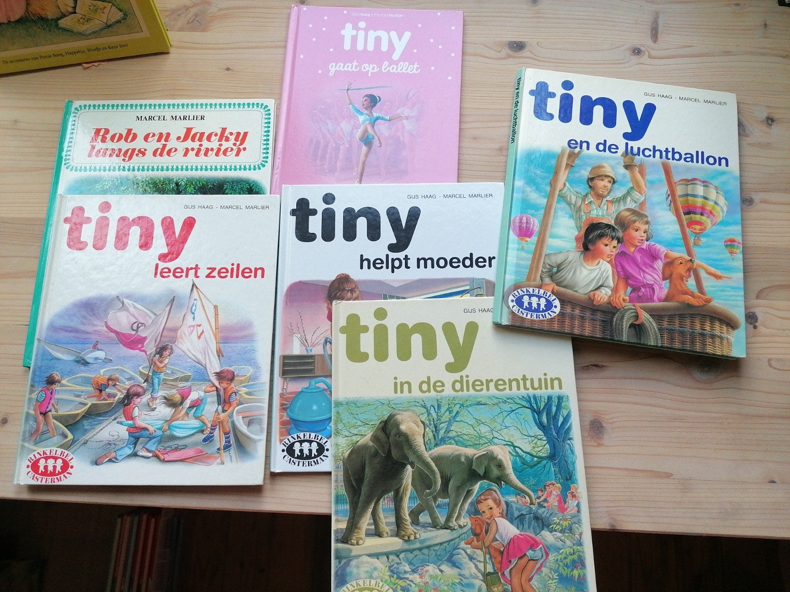 Set Tiny, Boeken, Ophalen