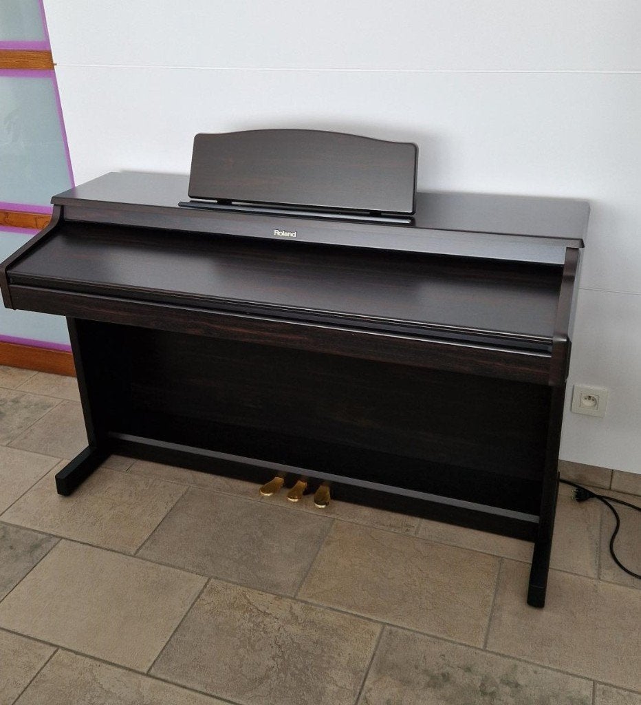 Digitale piano Roland in mahoniehout, Muziek en Instrumenten, Piano's, Ophalen, Bruin, Digitaal, Zo goed als nieuw