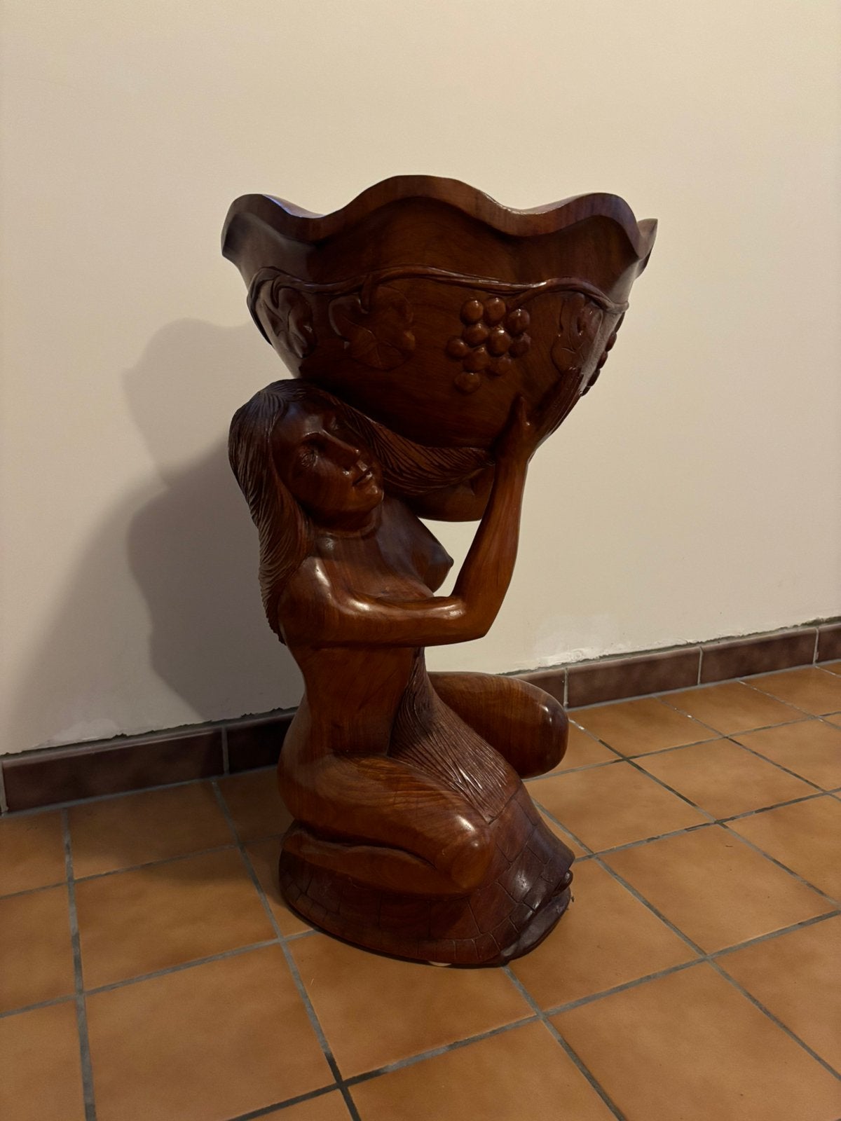 Houten beeld, beeldhouwwerk in mahoniehout, Antiek en Kunst, Ophalen, 50 - 100 cm, Handgemaakt, Beeld