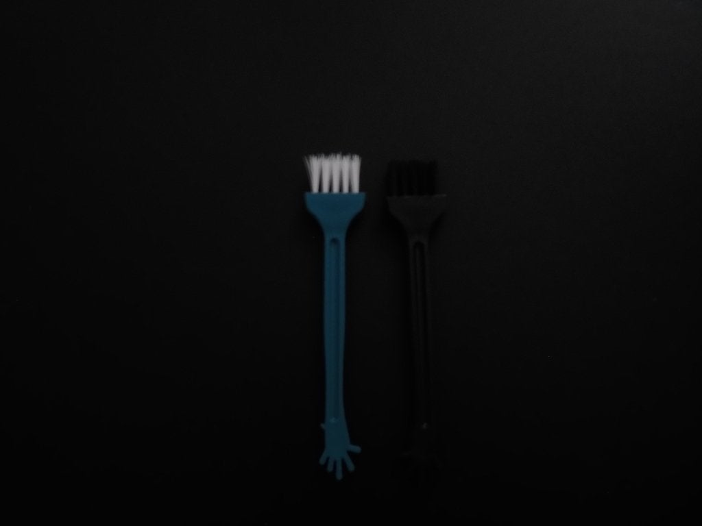 petite brosse pour nettoyer (noir ou bleu, neuf), Ophalen, Nieuw
