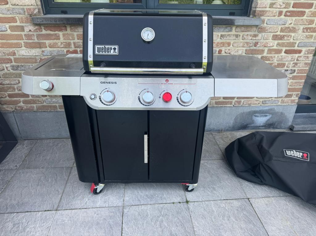Weber Genesis Gas BBQ + Cover + Gas Bottle – €400 QUICK SALE, Ophalen, Zo goed als nieuw