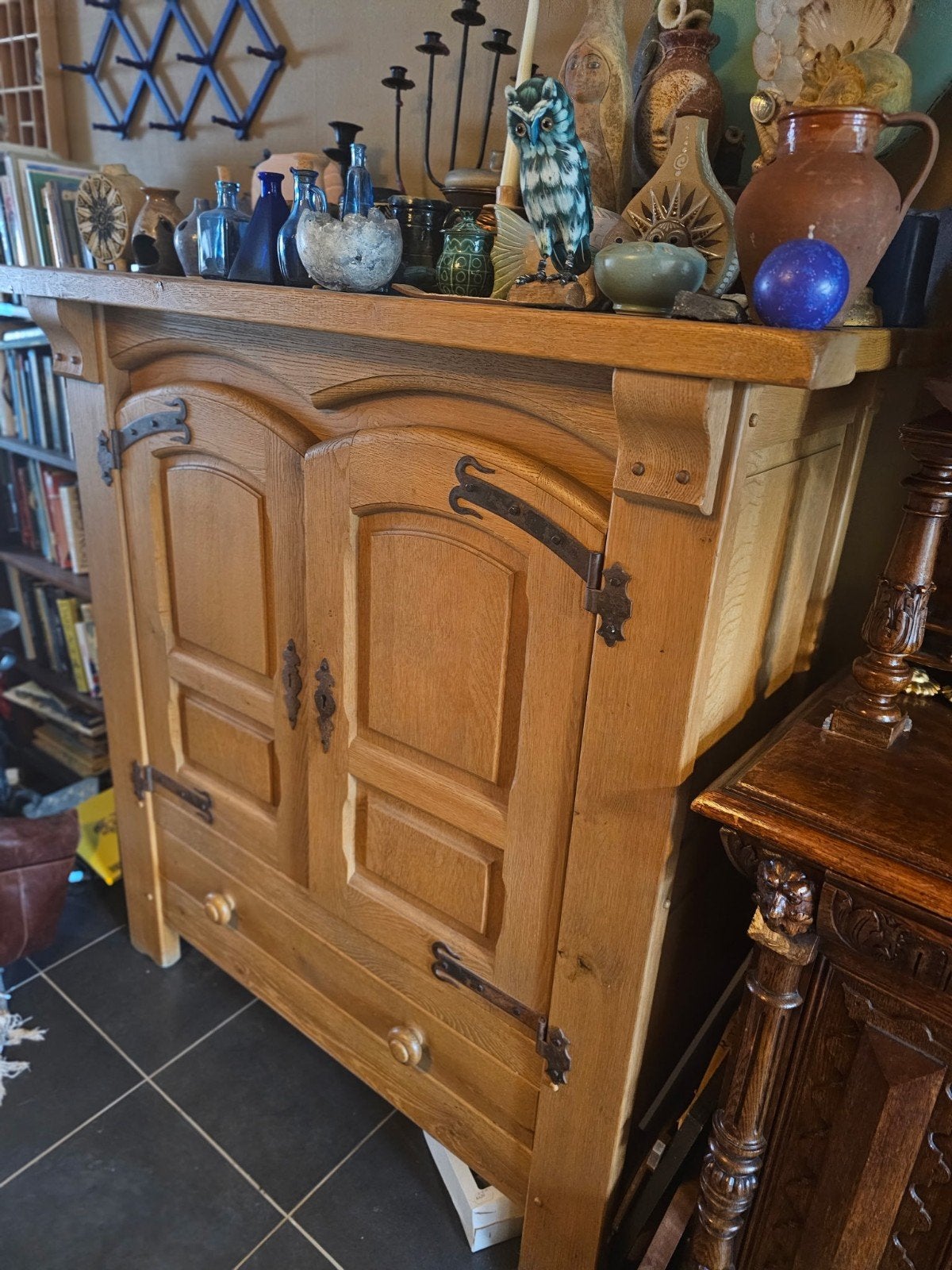 Houten kledingkast in Spaanse stijl, Ophalen