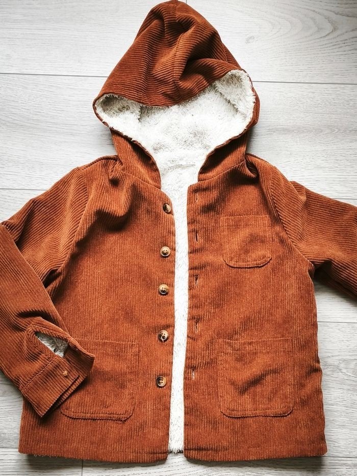 veste en velours côtelé, Kinderen en Baby's, Kinderkleding | Maat 116, Shein, Trui of Vest, Ophalen of Verzenden, Zo goed als nieuw