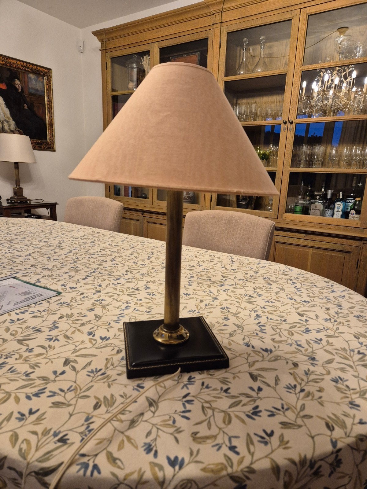 lampe de bureau en cuir et laiton, Antiquités & Art, Enlèvement ou Envoi