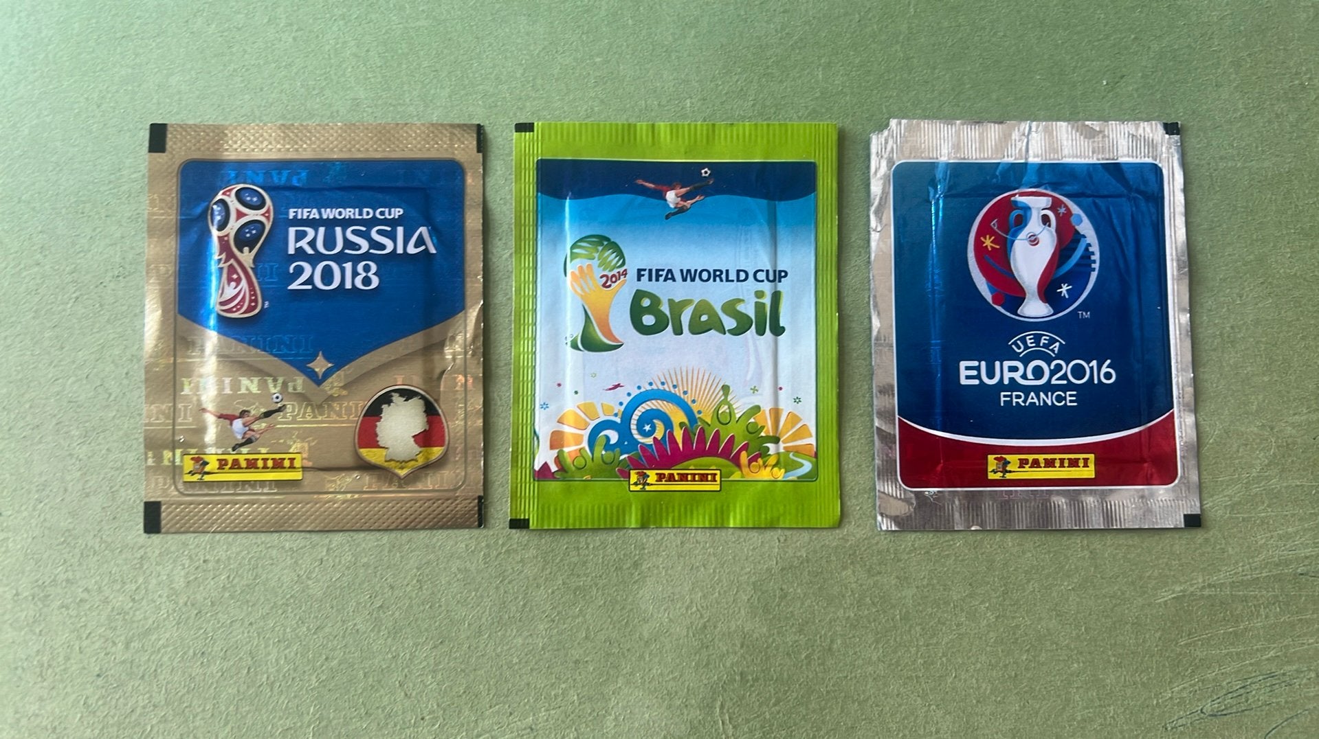 3 gesloten Panini-zakjes Brasil 2014 Euro 2016 Rusland 2018, Verzenden, Zo goed als nieuw, Meerdere plaatjes