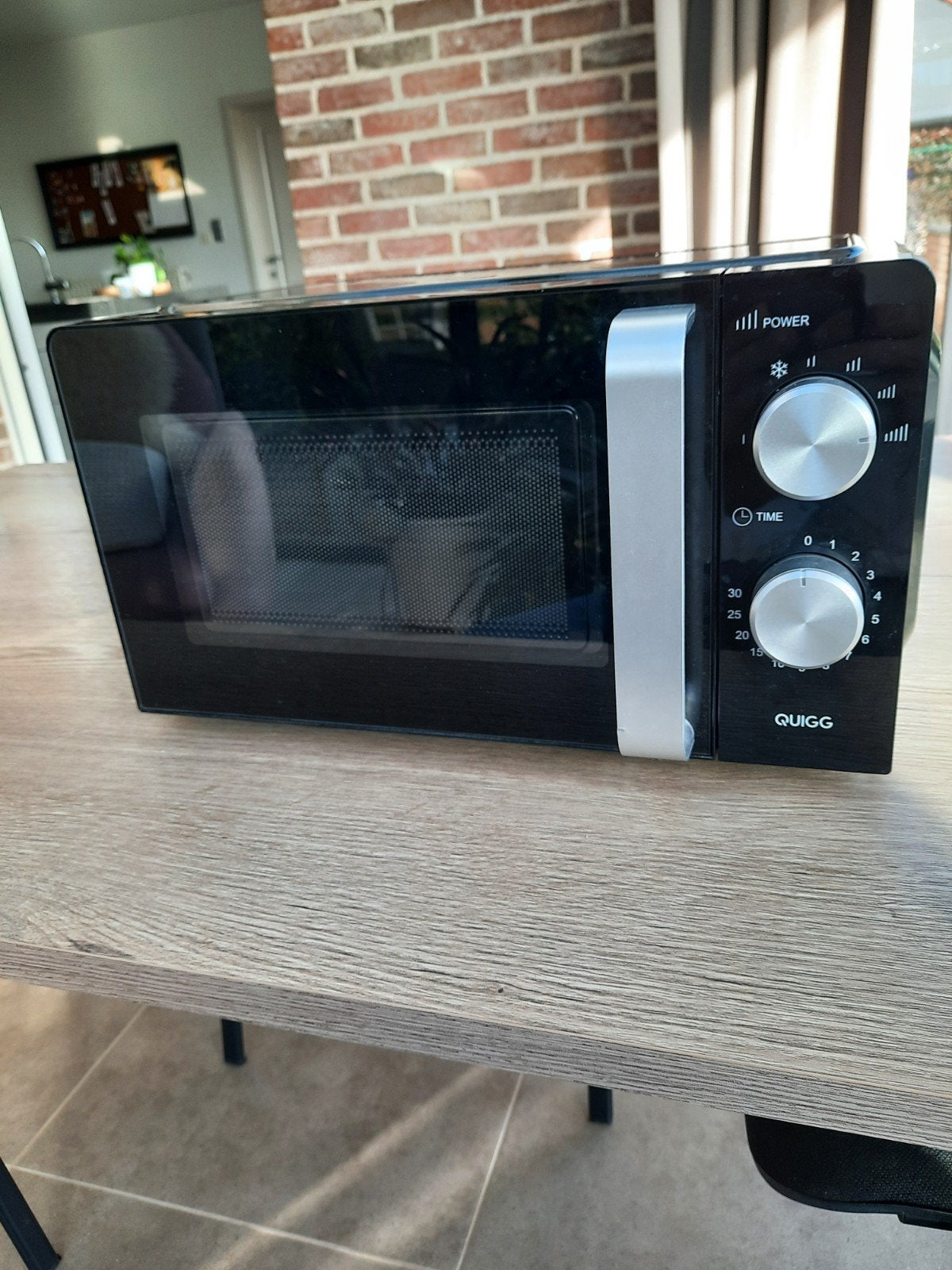 Microgolfoven Quigg MG18, Comme neuf, Enlèvement, Air chaud, 45 à 60 cm