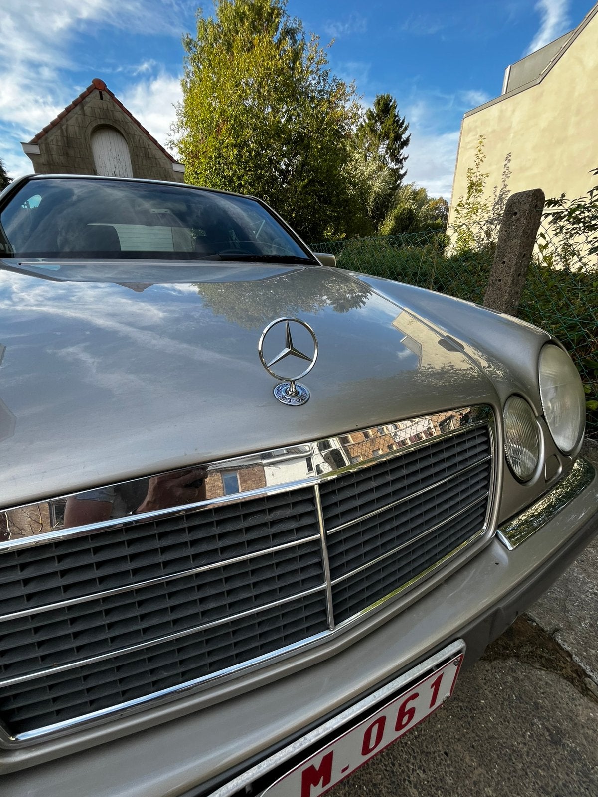Option complète d'élégance de la Mercedes E220 Oldtimer, Cuir, Achat, 4 portes, Automatique