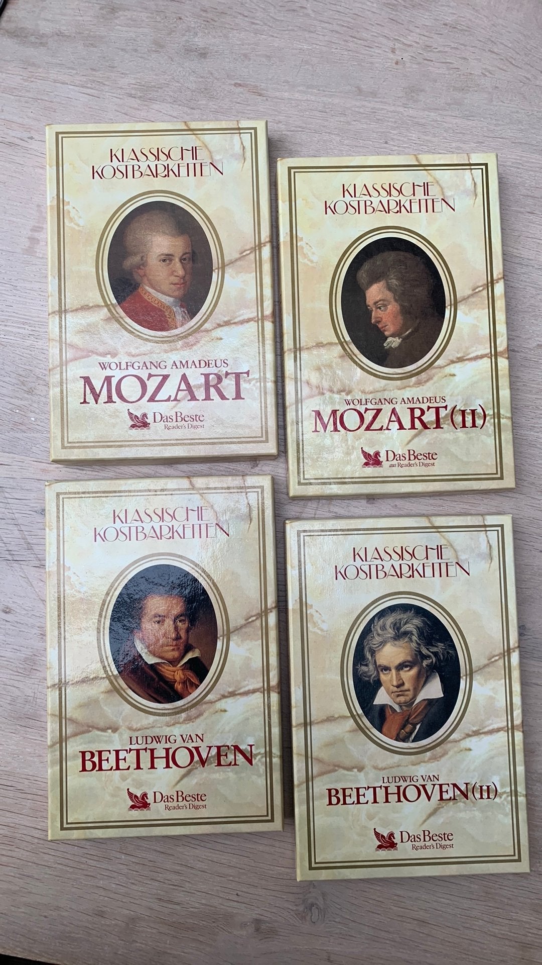 Cassettes musicales Reader's Digest Mozart et Beethoven, CD & DVD, Originale, 2 à 25 cassettes audio, Avec boîte de rangement, étagère ou coffret