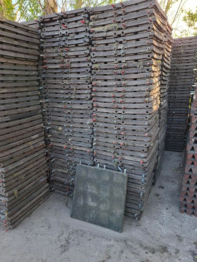 600 rubberen tegels 50x50x4.5 cm staltegels stalmatten