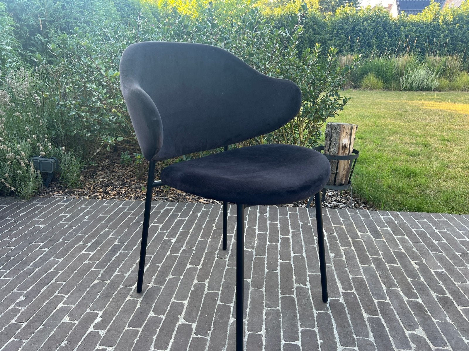 Calligaris stoel Holly met black metal frame in venice black, Ophalen, Zo goed als nieuw