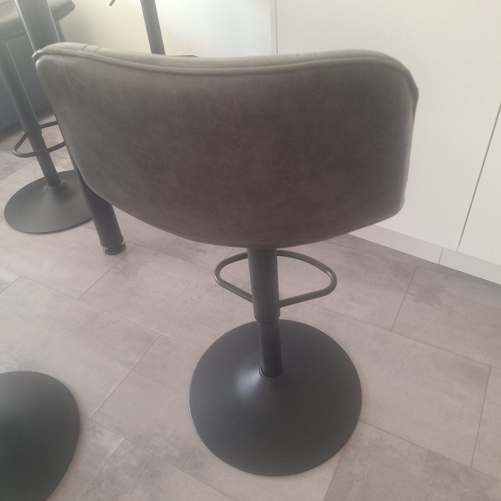 Hoge stoel/barkruk, Huis en Inrichting, Ophalen, Overige materialen, Gebruikt, Vijf, Zes of meer stoelen