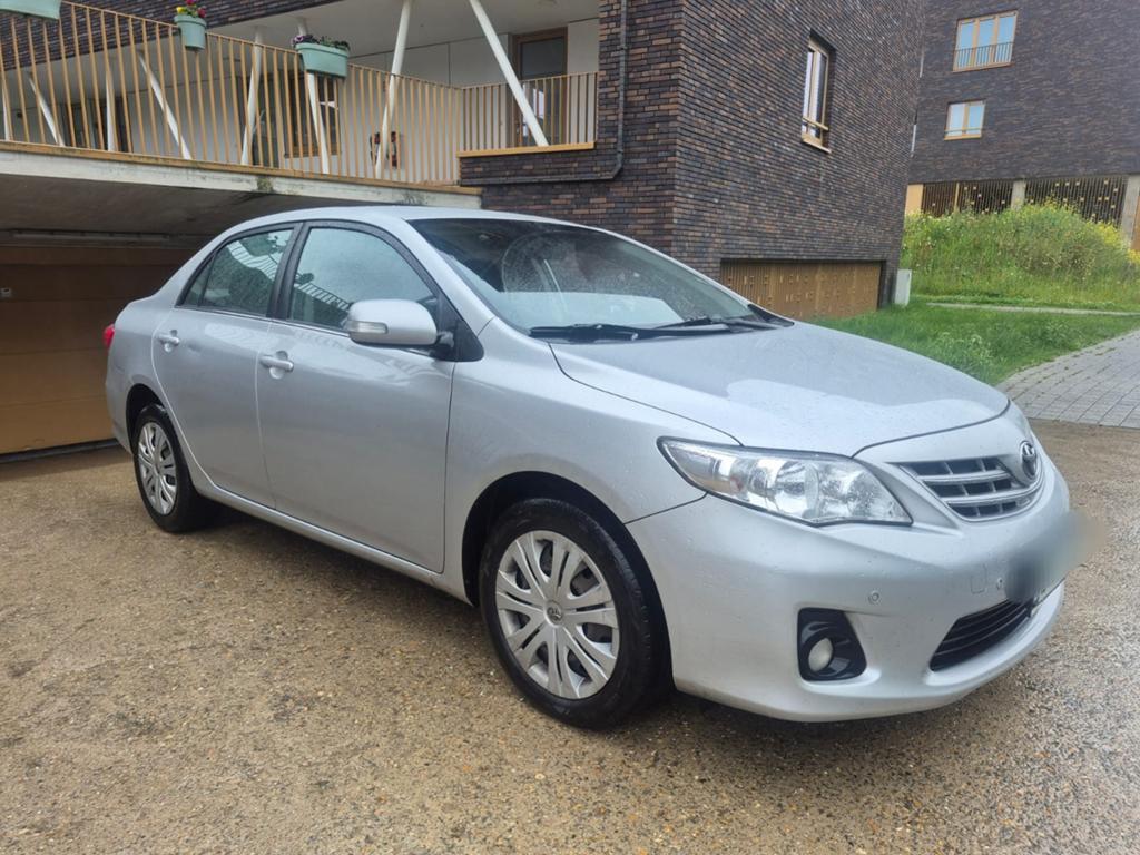 Toyota Corolla sedan 2010 1.6benzine airco, Autos, Toyota, Argent ou Gris, Boîte manuelle, Corolla, 5 portes