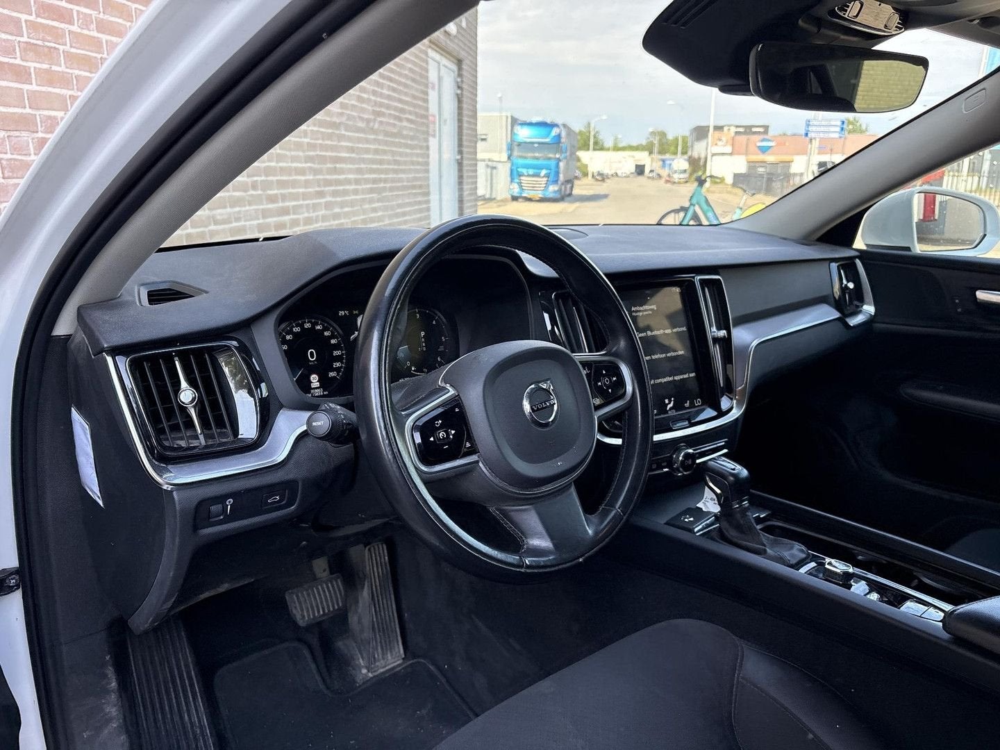 Volvo V60 2.0 D4 Momentum Pro | € 9.450,- NETTO! | Leder/Alc, Auto's, Automaat, Wit, 119 g/km, Te koop