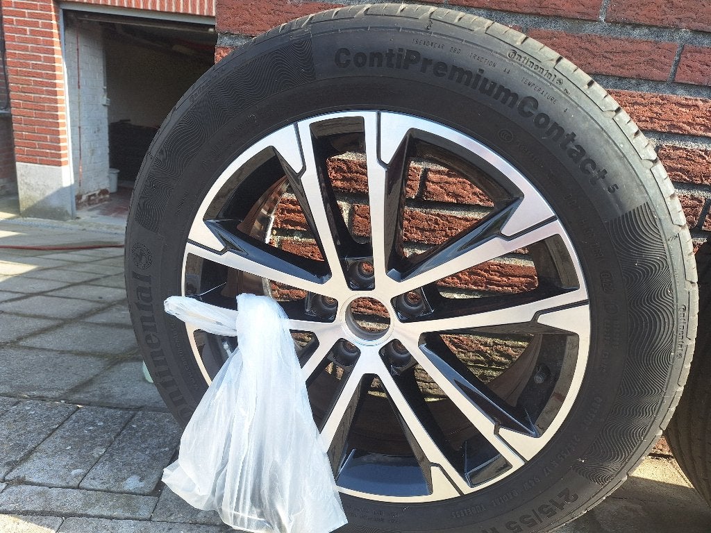 4 complete VW Passat Wielen zo goed als nieuw, Autos : Pièces & Accessoires, Pneus et Jantes, 215 mm, Véhicule de tourisme, Pneus été
