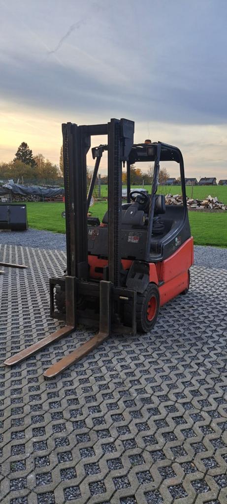 Linde e30, Zakelijke goederen, Machines en Bouw | Heftrucks en Intern transport, Ophalen