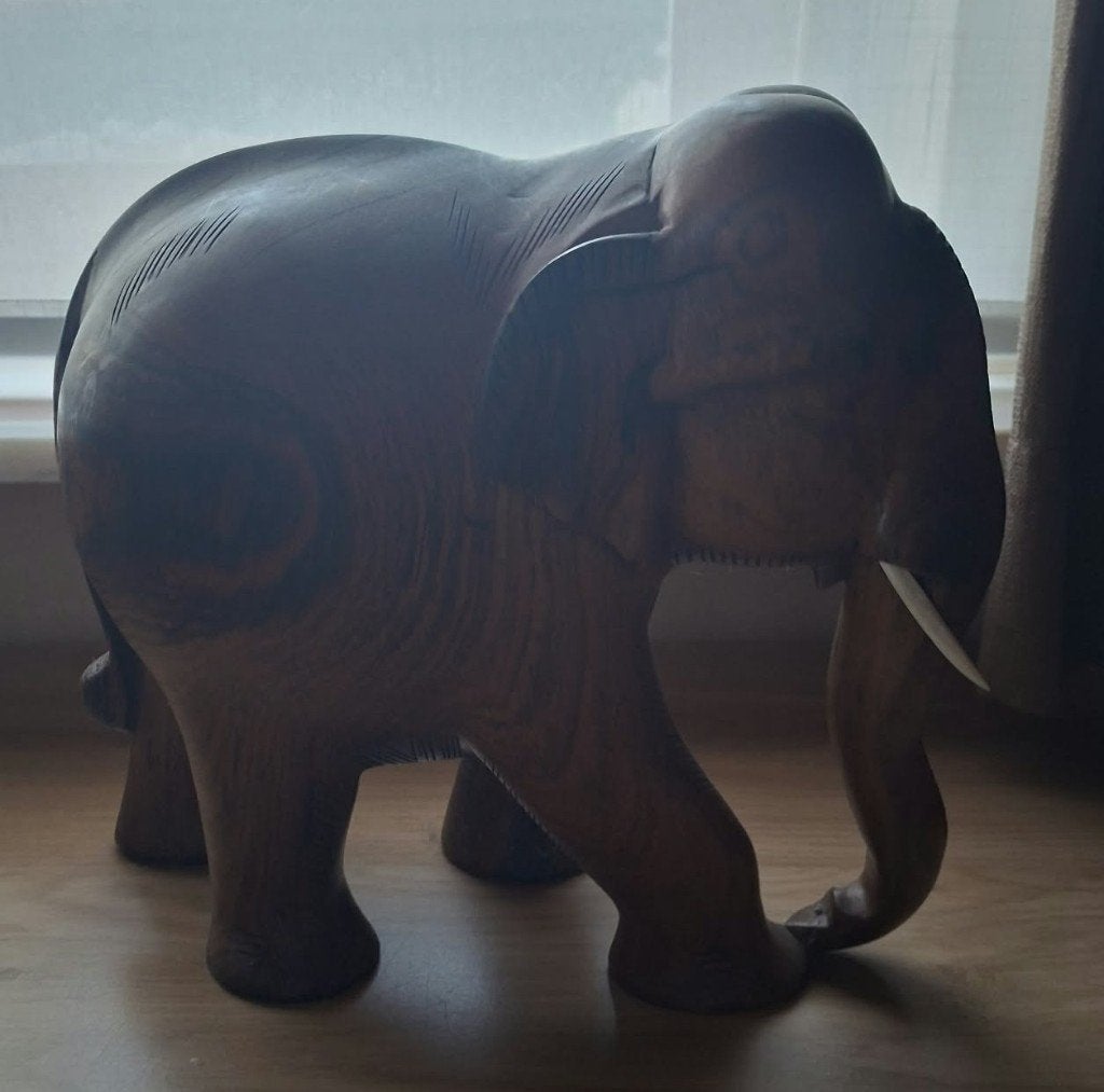 Knappe houten olifant Volle houten 30x27x14, Antiek en Kunst, Ophalen
