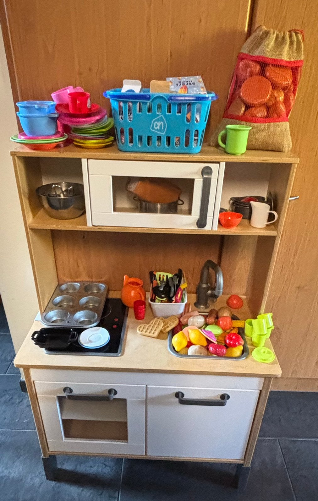 Ikea speelkeukentje met extra keukengerei en boodschappen, Kinderen en Baby's, Ophalen, Gebruikt, Hout, Speelkeuken