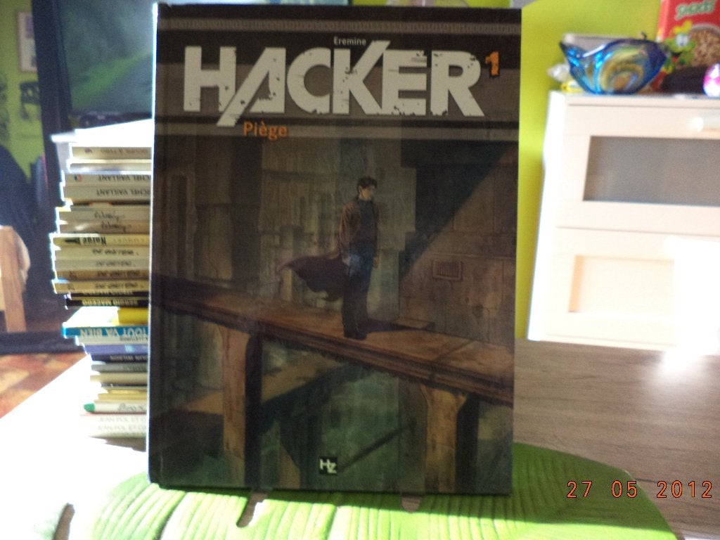 av 1 bd hacker eo 3.00 euro, Une BD, Enlèvement ou Envoi, Comme neuf