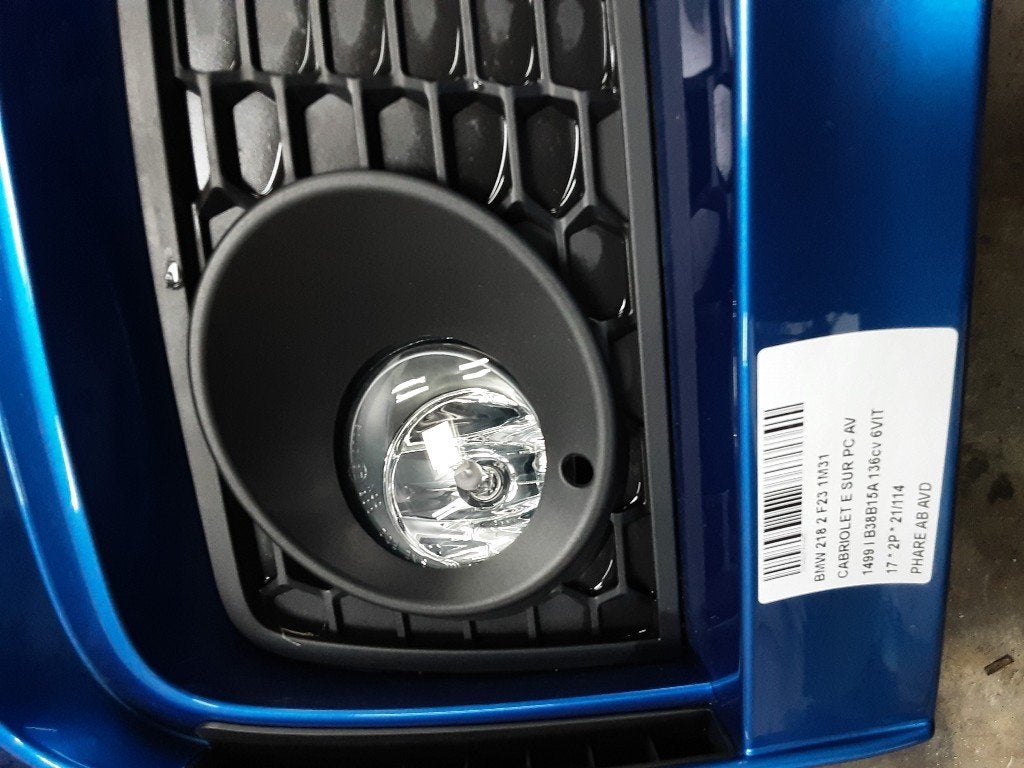 ANTI BROUILLARD AVANT DROIT BMW 2 serie (F23), Utilisé, BMW, Petuelring 130
80809  München, DE, Bayerische Motoren Werke AG