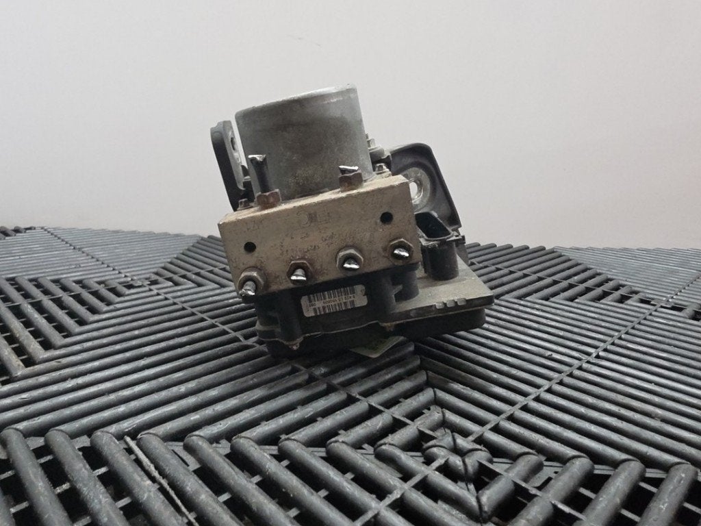 BLOC ABS (FREINS ANTI-BLOCAGE) Opel Corsa D, Robert Bosch AG, Opel, Utilisé, Robert-Bosch-Allee 1
74232  Abstatt, DE