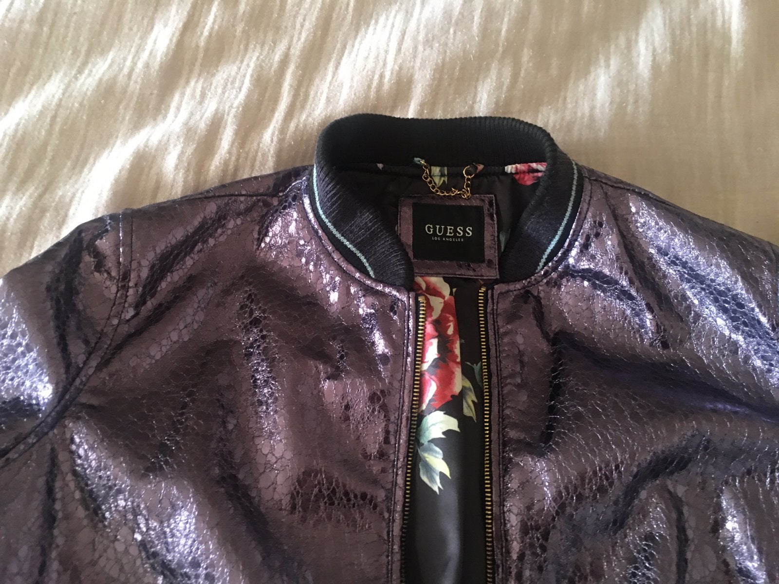 Veste fille taille S : marque guess. Mise 3 fois . État impe, Comme neuf