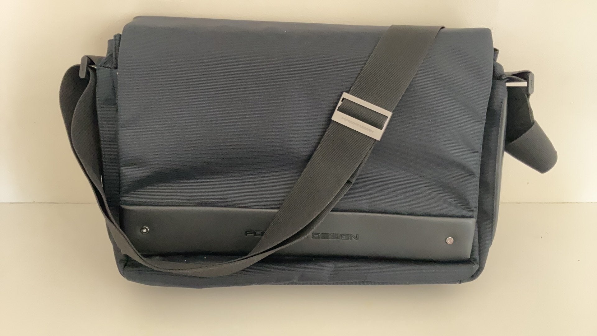 Porsche laptop tas P2000, Informatique & Logiciels, Hydrofuge, Comme neuf, Enlèvement, Noir