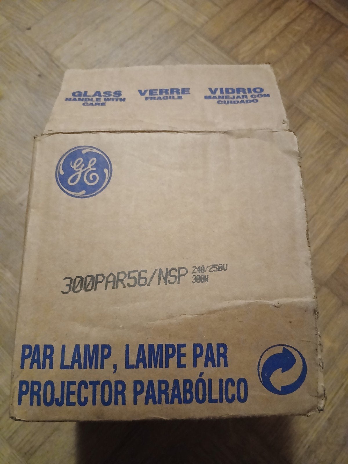 Ampoule Halogène GE 300PAR56/NSP 300W 240V/250V – Neuve en b, Maison & Meubles, Enlèvement, Neuf, Verre