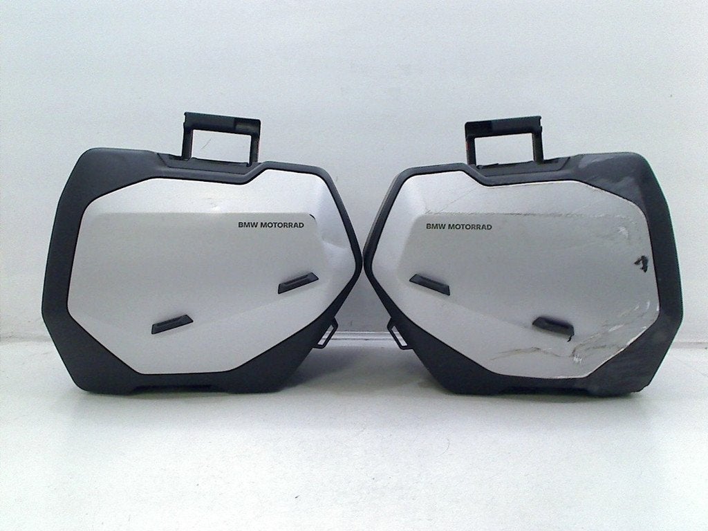 ENSEMBLE DE BAGAGES BMW R 1300 GS 2023- (R1300GS KA1), Dhr. S. di Majo, Utilisé, Info@cama-motorparts.nl, P.J. Troelstraweg 8 8
3144 CX  MAASSLUIS, NL