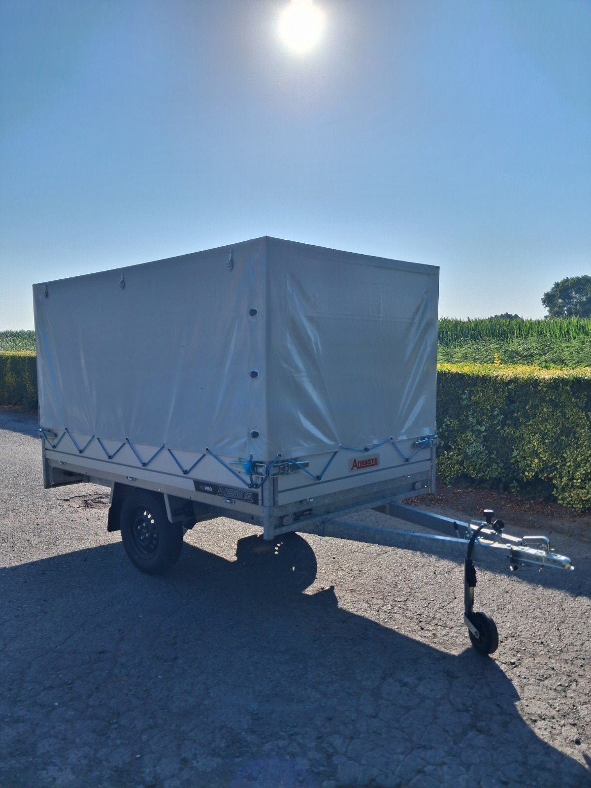 NIEUWE plateau/gesloten aanhanger 750kg 2m50 x 1m52 x 1m30!, Ophalen, Nieuw