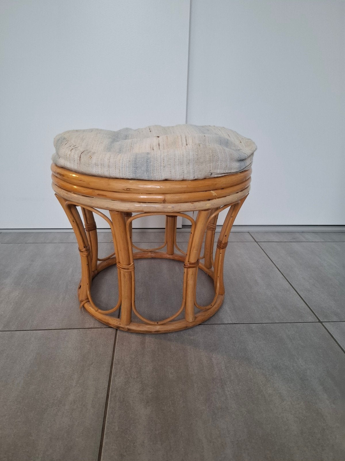 Pouf en bambou, Enlèvement