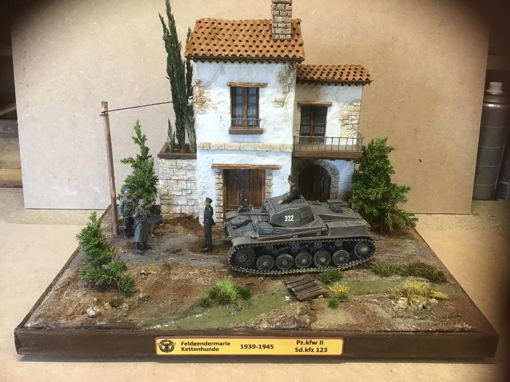 diorama militaire 1:35  feldgendermarie & panzer II, Enlèvement, Comme neuf, 1:35 à 1:50, Diorama