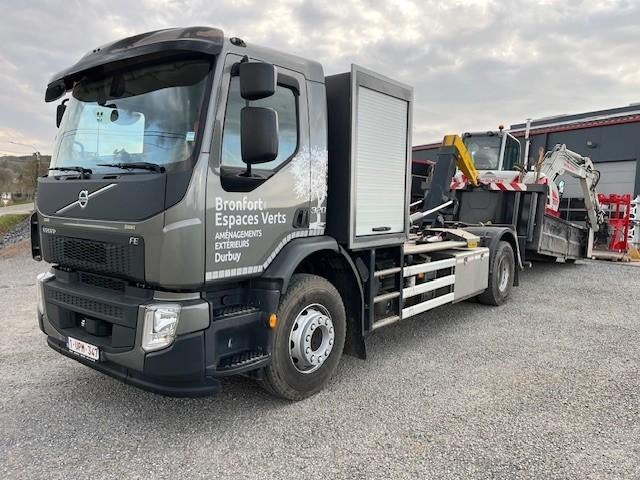 camion VOLVO porte container, Autos, Camions, Particulier, ABS, Caméra de recul, Régulateur de distance, Ordinateur de bord, Air conditionné automatique