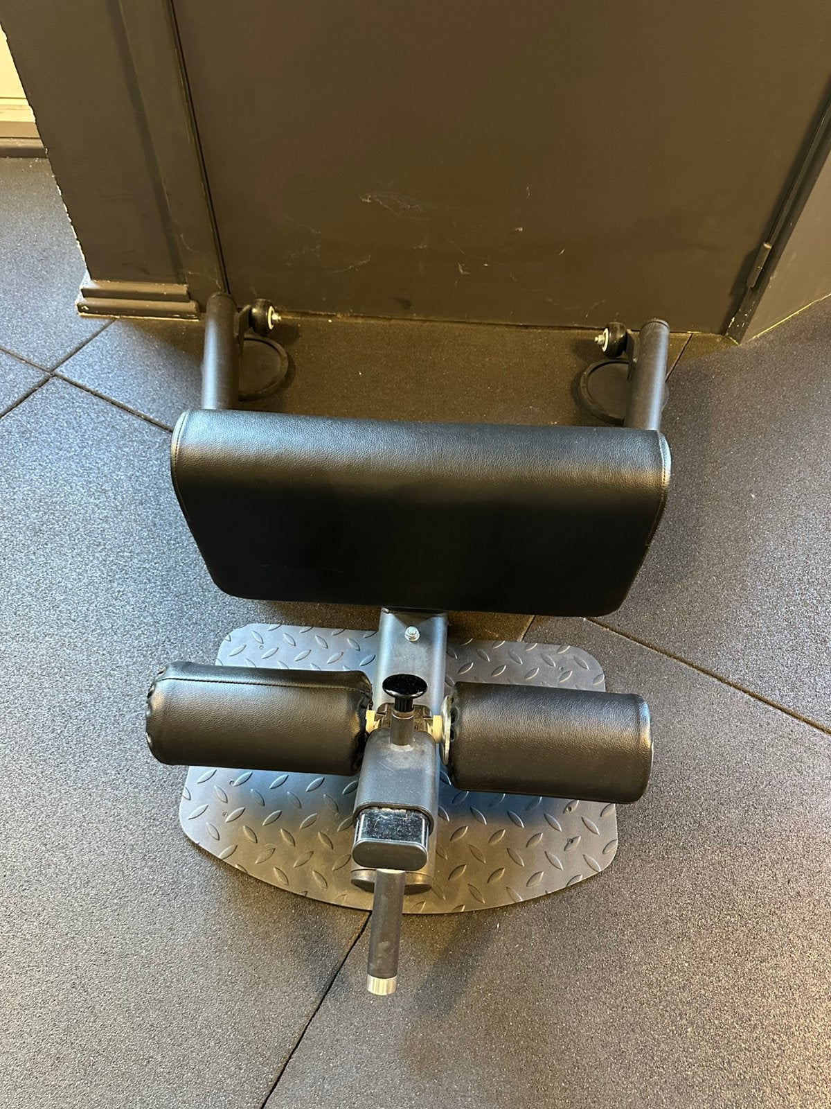 Sissy Squat Bench, Ophalen