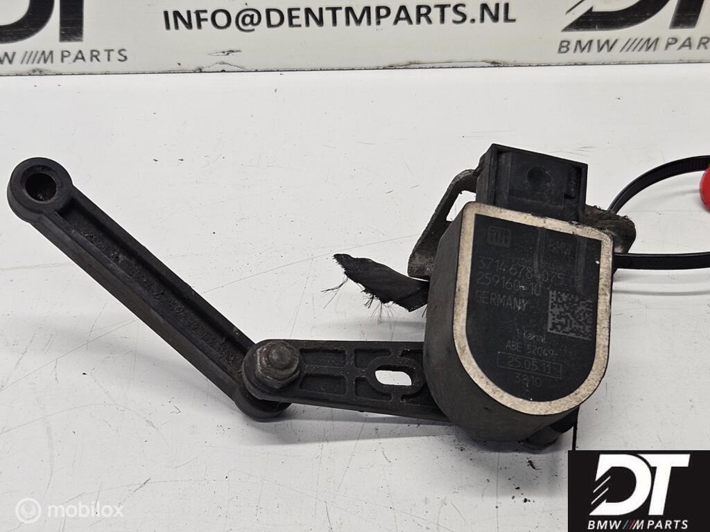 Hoogteregelaar linksachter BMW F10 F11 530d 37146870000, Gebruikt, Ophalen of Verzenden, BMW, BMW