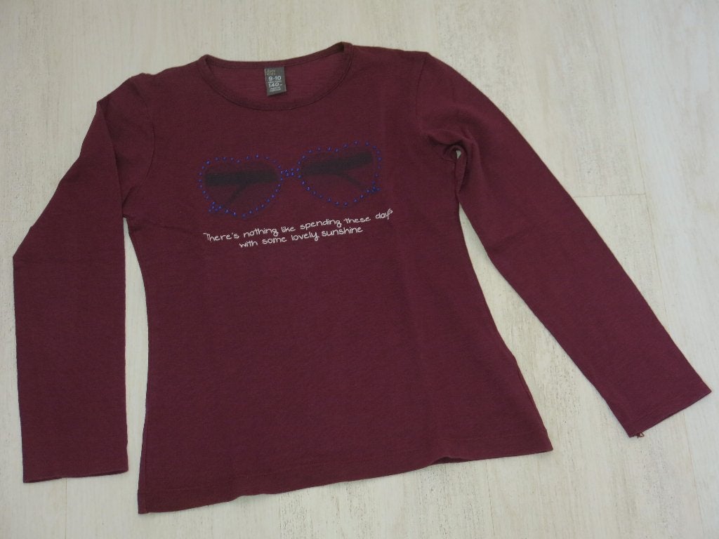 Een bordeau longsleeve met bril op, 9-10 jaar, Enfants & Bébés, Vêtements enfant | Taille 134, Enlèvement, Utilisé, Fille, Chemise ou À manches longues